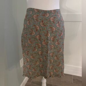 2 of us raton skirt in excellent condition